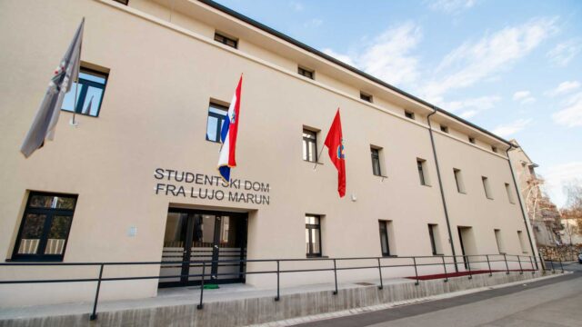 JAVNI NATJEČAJ ZA DAVANJE U ZAKUP DIJELA POSLOVNOG PROSTORA VELEUČILIŠTA „MARKO MARULIĆ“ U KNINU ZA POSTAVLJANJE SAMOPOSLUŽNOG APARATA