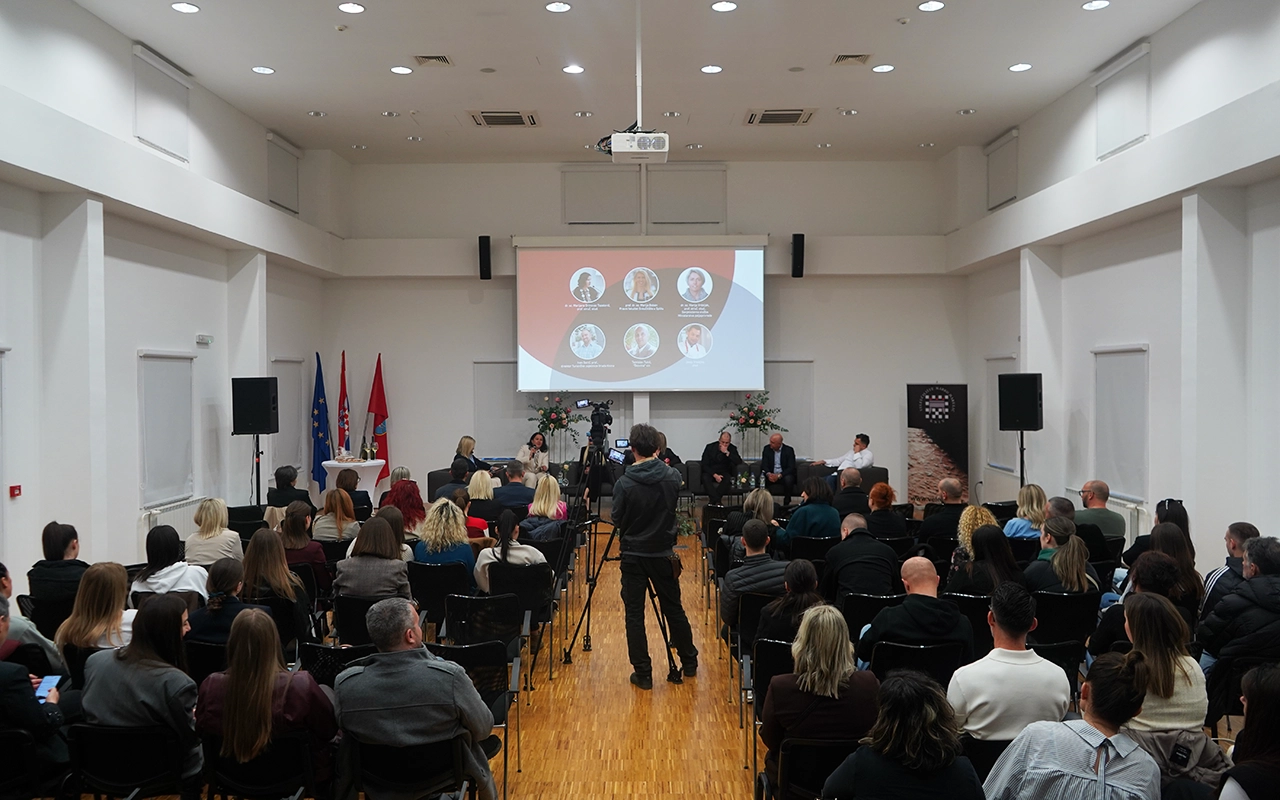 Zgrada Veleučilišta Marko Marulić u Kninu Zgrada Veleučilišta Marko Marulić u Kninu